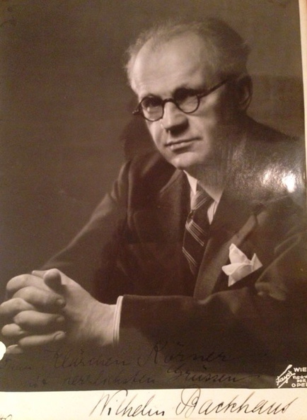 Backhaus Wilhelm 26.03.1884 05.07.1969  Foto mit Widmung.jpg