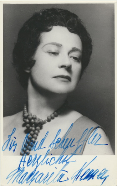 Kenney Margaritha 1915 2008 Foto mit Widmung.jpg