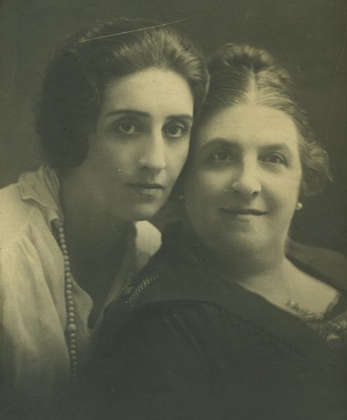 del Campo Sofia 1882 1964 Foto mit Adelina Padovani.jpg