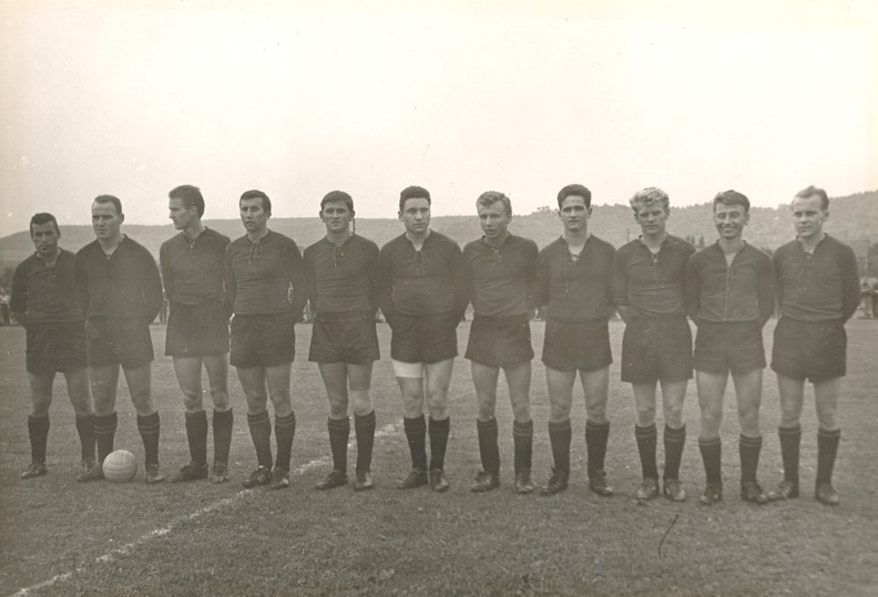 FCTV Urbach 1. Mannschaft 1961 Sportplatzeinweihung.jpg