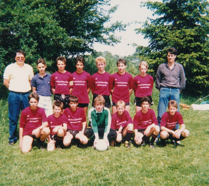 FCTV Urbach Jugendmannschaft mit Jugendleiter Werni.jpg