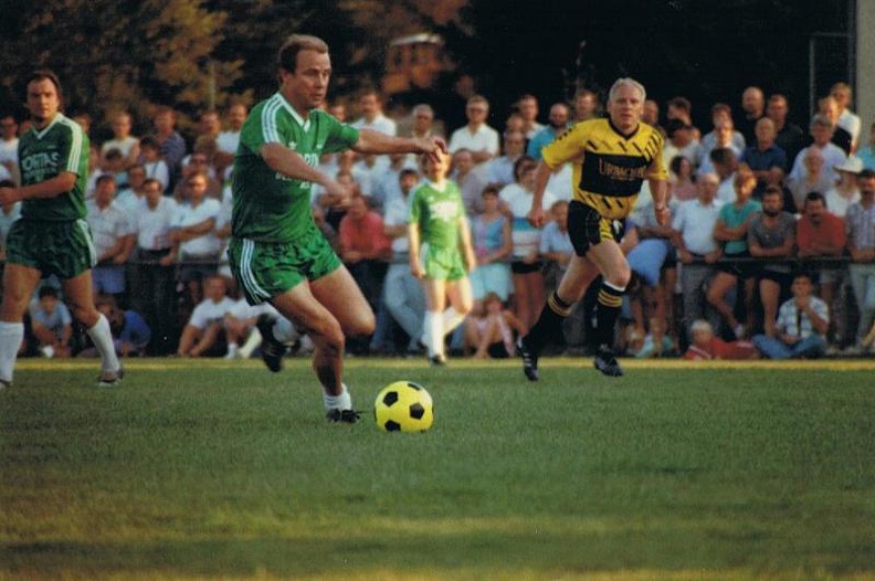 Fussball Hit 18.08.1989 Bernd Hoelzbein Roland Haerer