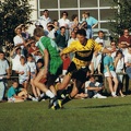 Fussball Hit 18.08.1989 Peter Haerer umkurvt wen