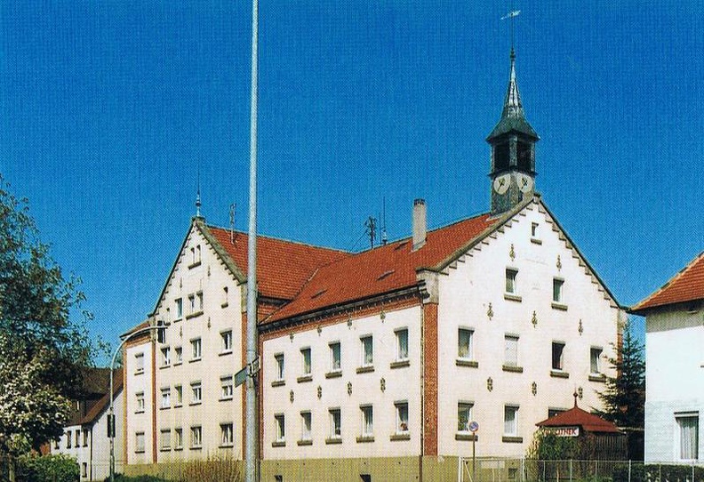 Unterurbacher Rathaus und Schule.jpg