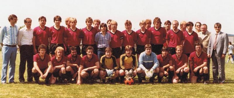 FCTV Urbach 1. und Reservemannschaft 1985.jpg
