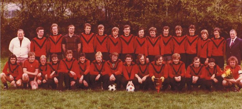 FCTV Urbach Saison 1977 78 Meisterschaftsfot 1. und Reservemannschaft Saison  1977 78