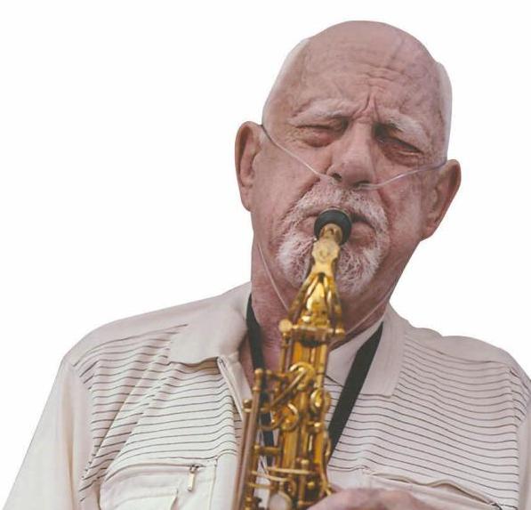 Mensching.Fritz Portraitfoto mit Saxophone