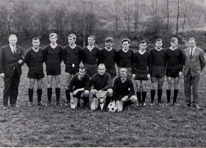 1. FCTV Urbach Mannschaft Meister 1967 1968.jpg